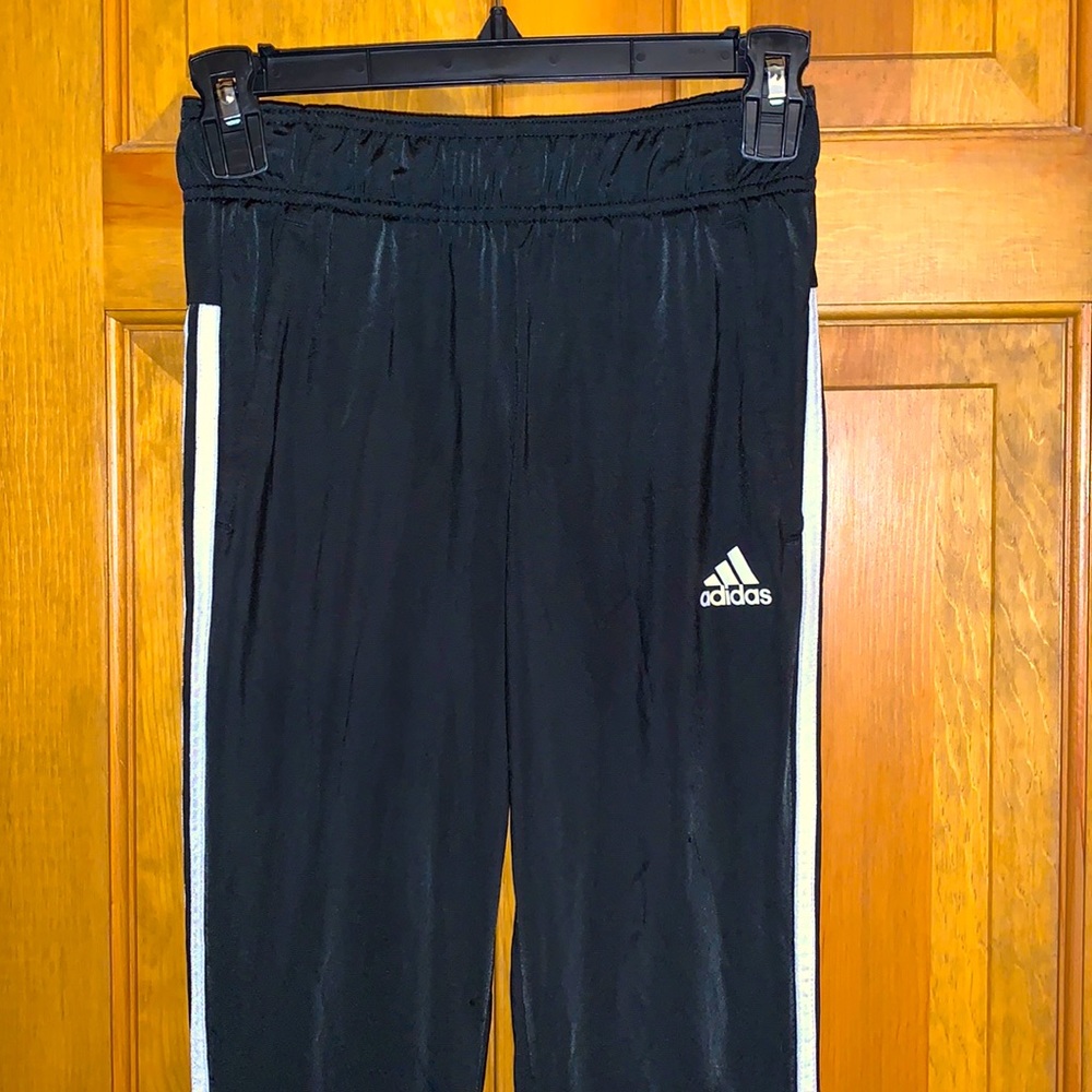 ADIDAS | ESSENTIALS 3-STRIPES TAPERED TRICOT PANTS